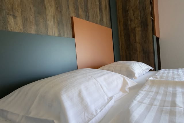 Uzglavlje kreveta po mjeri u zelenoj i bakarnoj boji